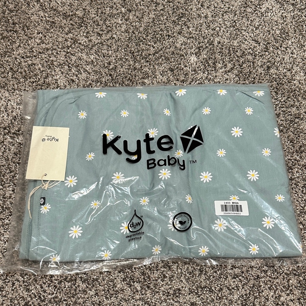 Kyte Baby Daisy Baby Blanket